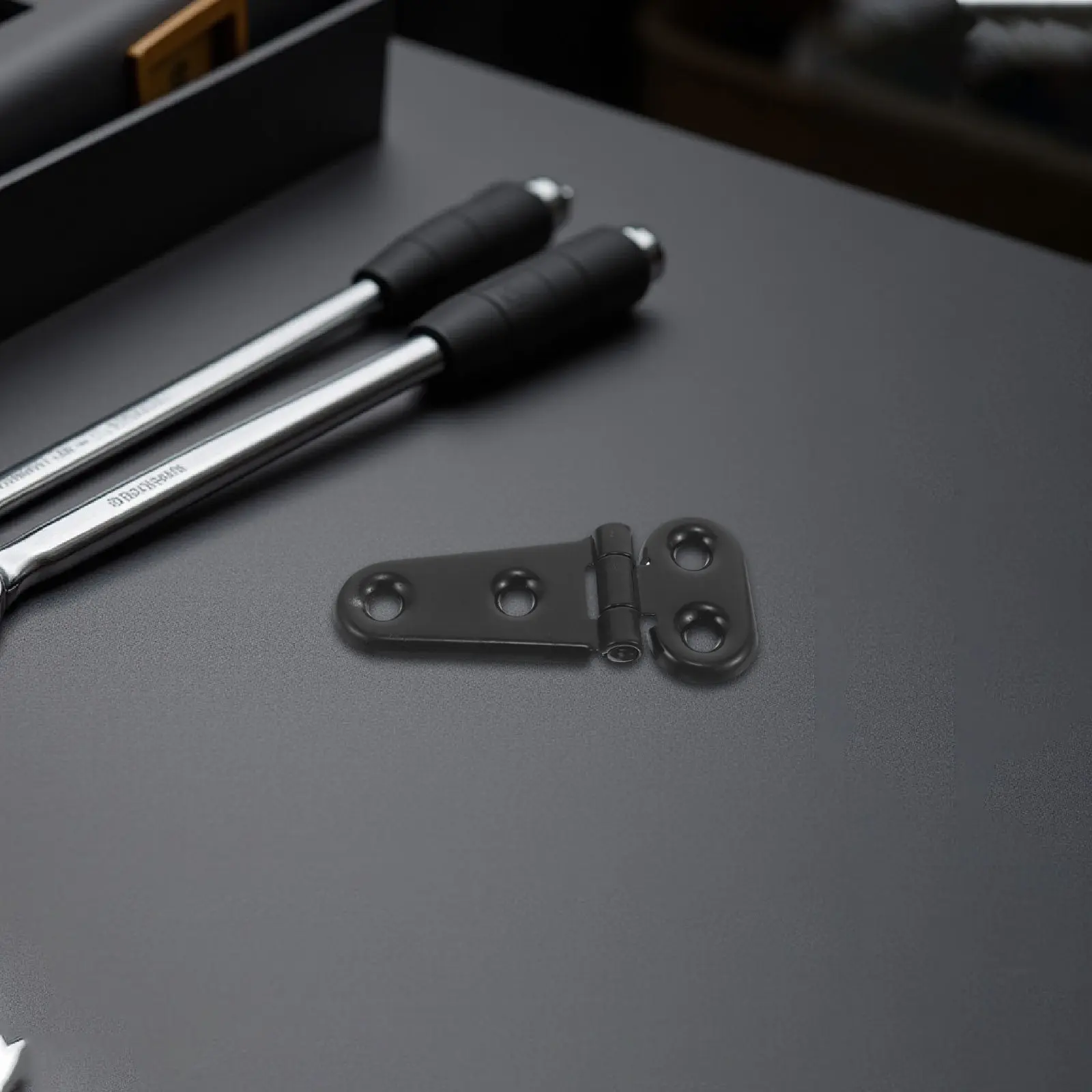 2Pcs Forklift Hood Hinge Set Heavy Duty Reinforced Alloy Coated Bolt-on Engine Cover Hinges for Industrial
