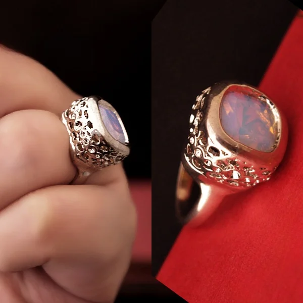 

Exaggerated Luxury Crown Setting Moonstone Hollow out Large Ring Jewelry Fashionable Female Religious Symbol Ring