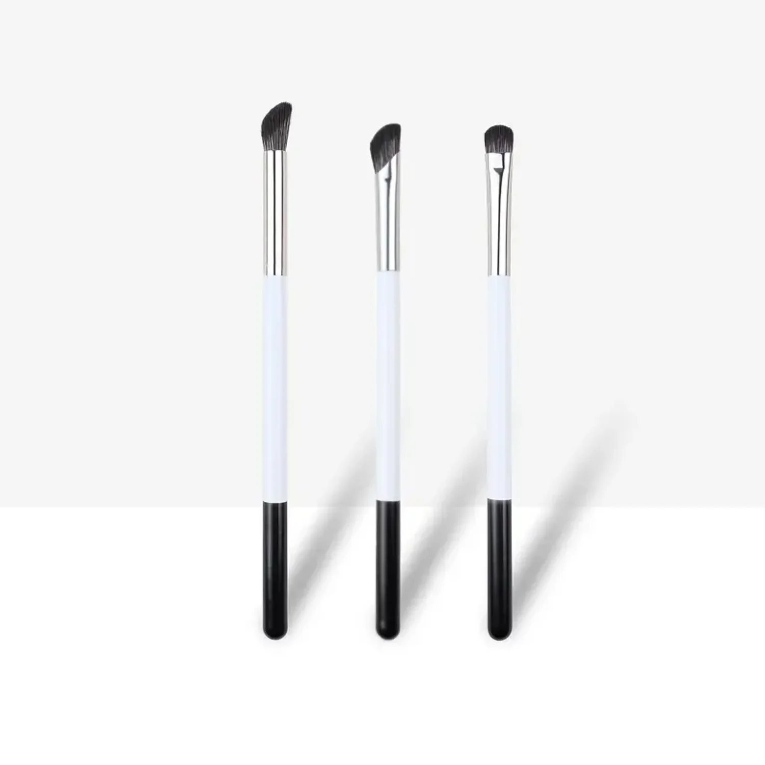 

High Quality Two Tone Eyeshadow Brush, For Blending Eyeshadow, Eyeliner, Crease, Eyebrow