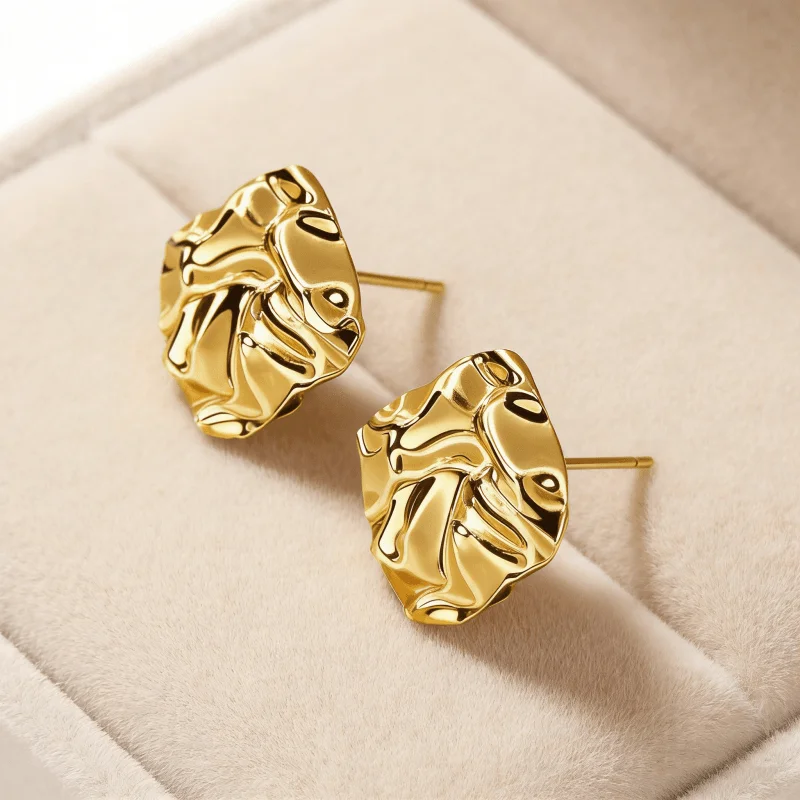 A pair of simple stainless steel stud earrings, pleated square stud earrings, high-end exquisite accessories