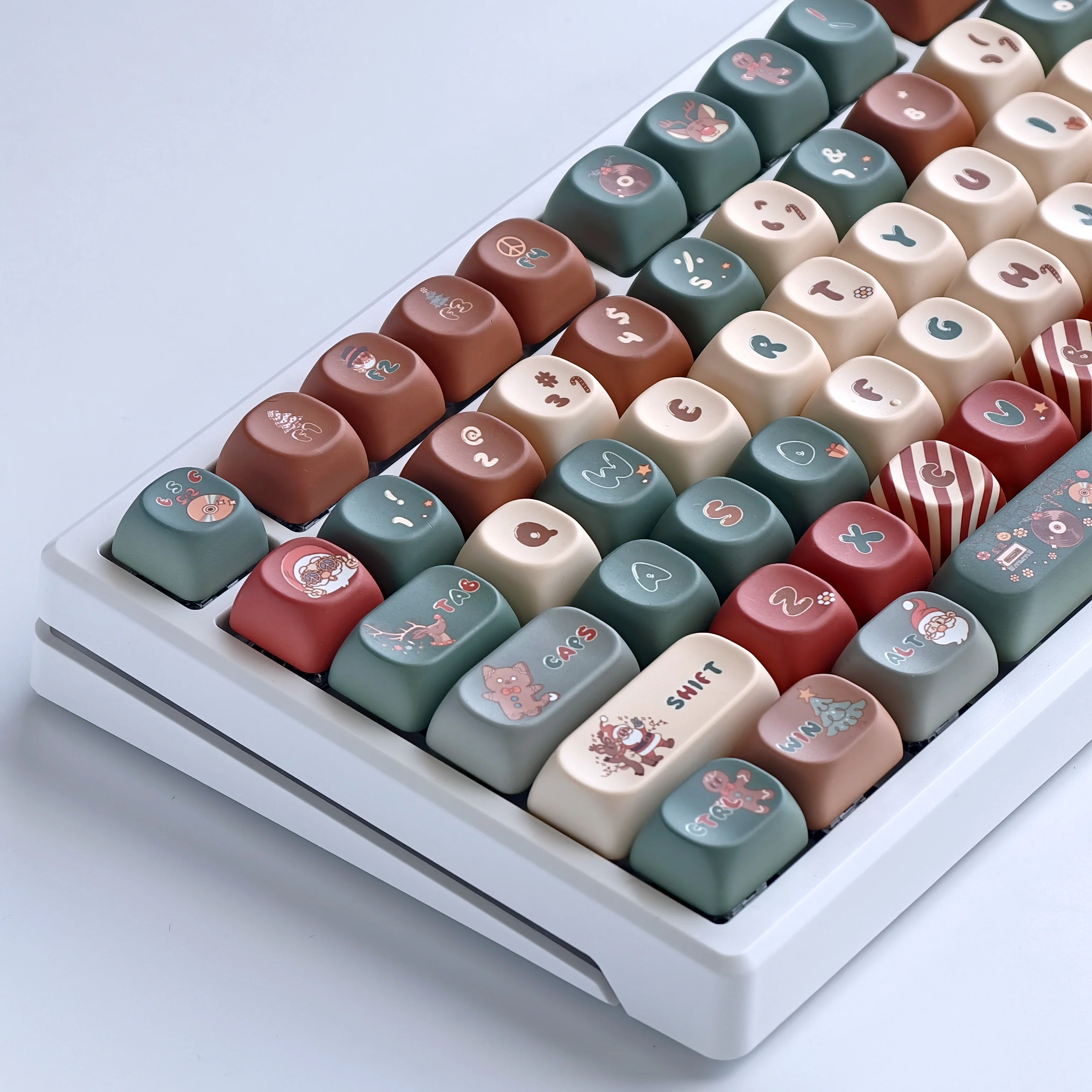 Keycaps Christmas 2025Pbt Mpa Cute Elk Santa Claus Red And Green Color 135Keys Alice Layout Keyboard Keycaps