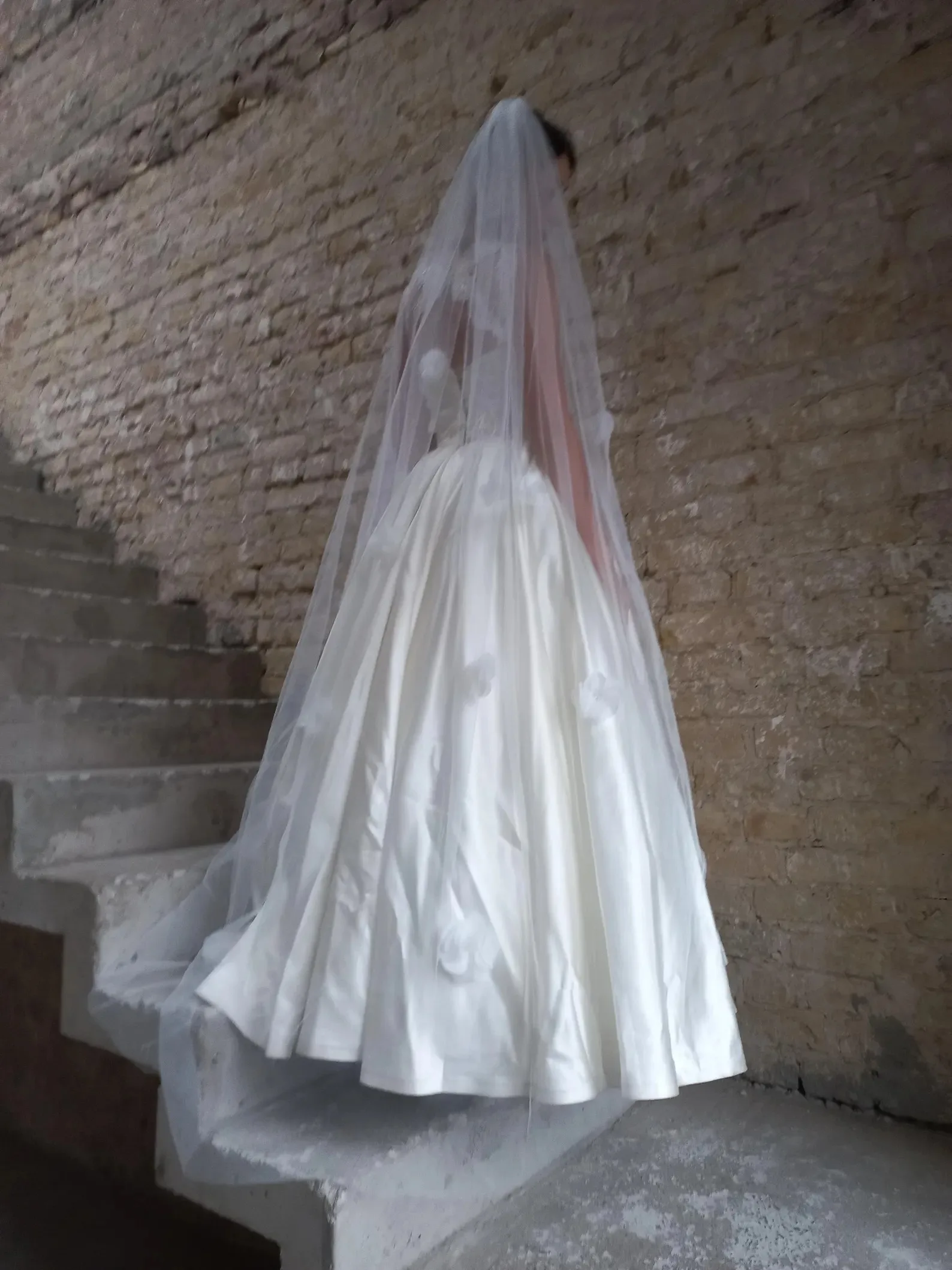 زهور الزفاف ثلاثية الأبعاد حجاب الزفاف الطويل مع مشط شال كيب خلع الملابس النساء الملحقات المخصصة