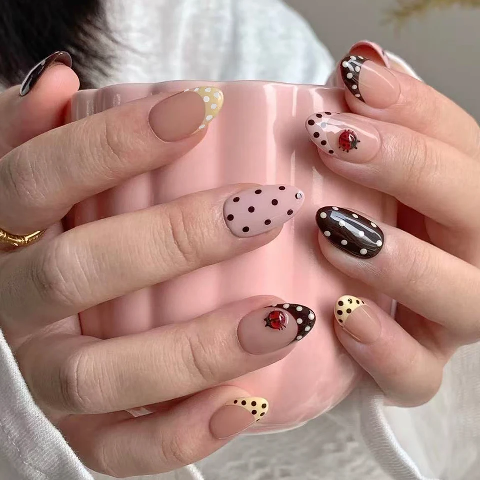 Set de 24 uñas postizas cortas ovaladas con diseño 3D de flores, mariquitas y lunares, punta francesa, acrílicas, incluye 1 gel 4