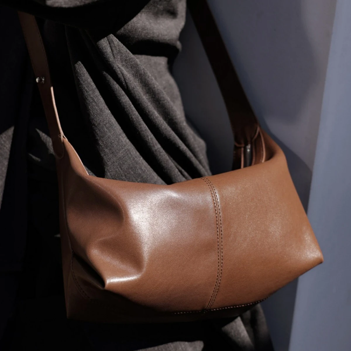 Korean Version Large Capacity Crossbody Bag Women Underarm Bag Fashion Genuine Leather Commuter And Casual Women Shoulder Bag