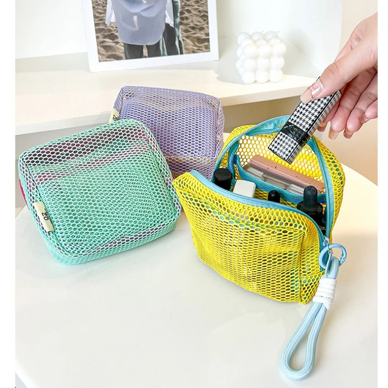 bolsa-de-maquiagem-de-grande-capacidade-em-malha-bolsa-tofu-de-tecido-de-malha-dopamina-mini-porta-moedas-feminino-em-formato-de-envelope-vermelho