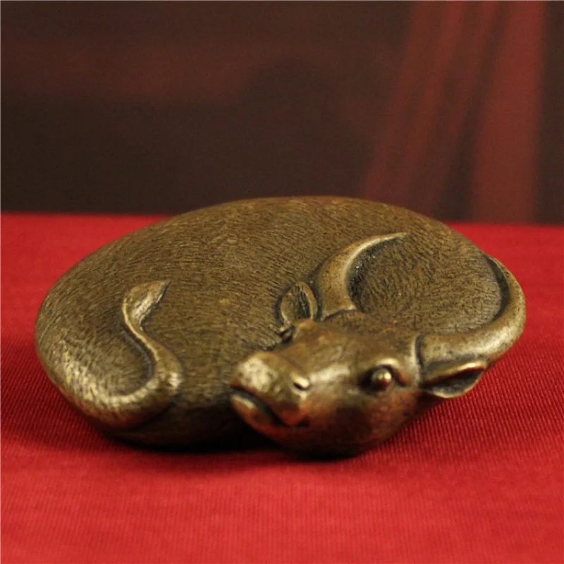Solid pure zodiac ox small ornament, antique , hand-held piece, lying ox, copper water ox, fortune-turning pa