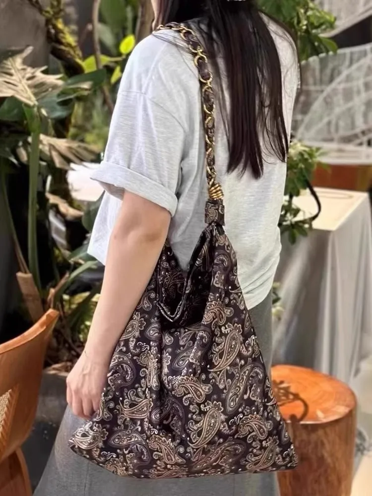 

Cashew Flower Handbag Rich Flower Casual Bag New Women's Tote Bag，Fashion Chain Large Capacity Shoulder Bag Wandering，National T