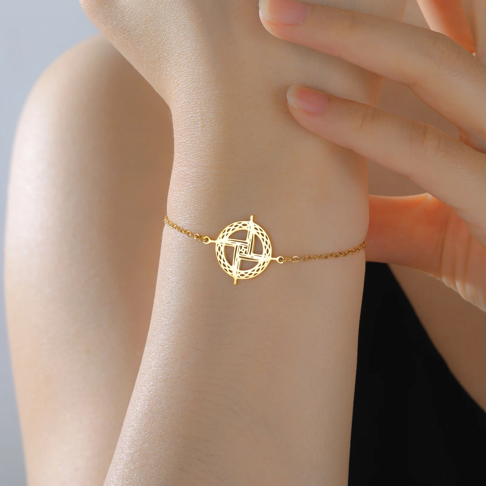 Kkjoy Slawisches Sonnensymbol Charm-Armband Edelstahl-Armband Heidnisches Slawisches Schutzzeichen Schmuck Geschenk für Heiden-Liebhaber – Detail 2
