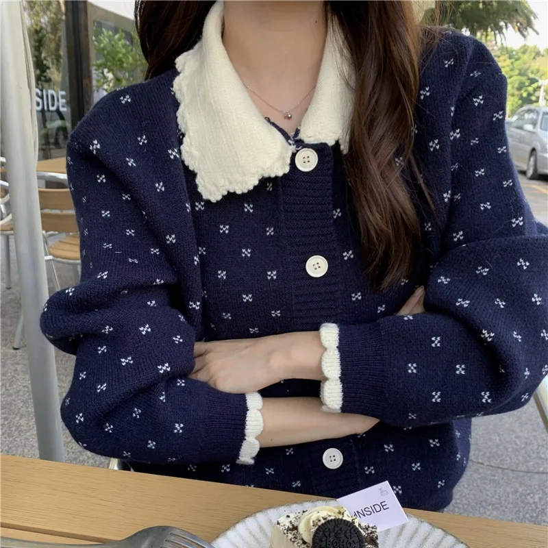 Cardigan lavorato a maglia a maniche lunghe rosso all'uncinetto con fiocco di neve vintage per donna Colletto per bambola Maglione versatile Autunno interno caldo che tocca il fondo Shir