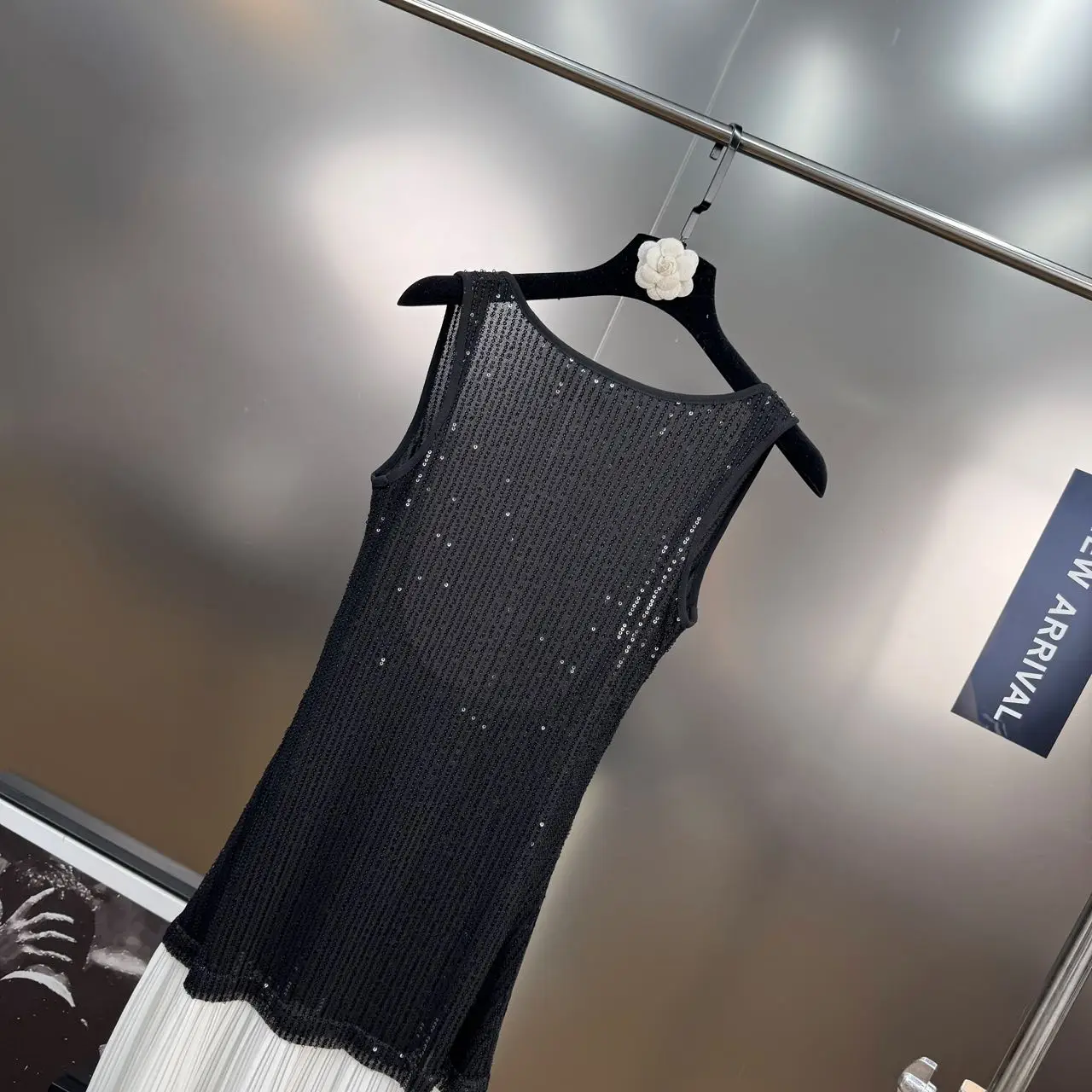 French Retro Style Heavy Industry Sequin Splicing Elegant Dress 2025 Summer Pleated Contrasting Color Backless Sleeveless Dress
