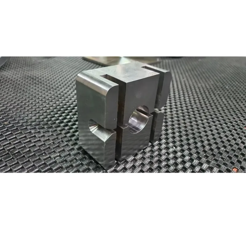 Componenti industriali Pezzi di ricambio SKD11/SCM440 Stampo per lama sfusa in gomma Stampo per veicoli per l'industria di vendita in acciaio