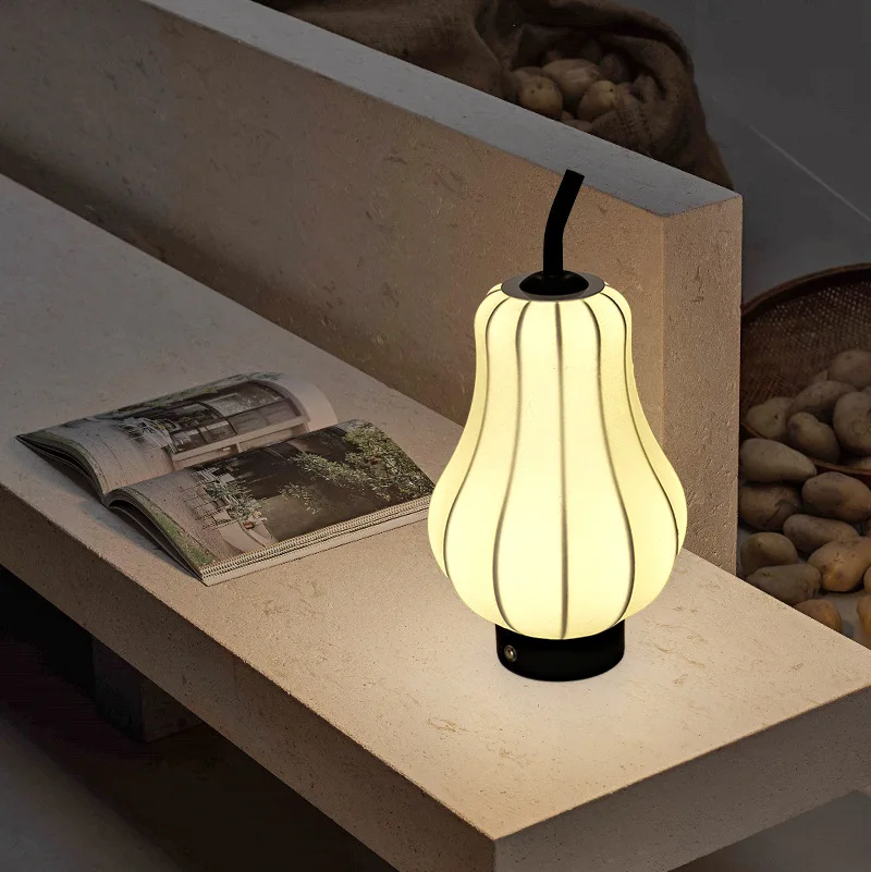 Pear desk lamp bedroom bedside Sydney retro charging room wabi sandy wind B & B art atmosphere lamp