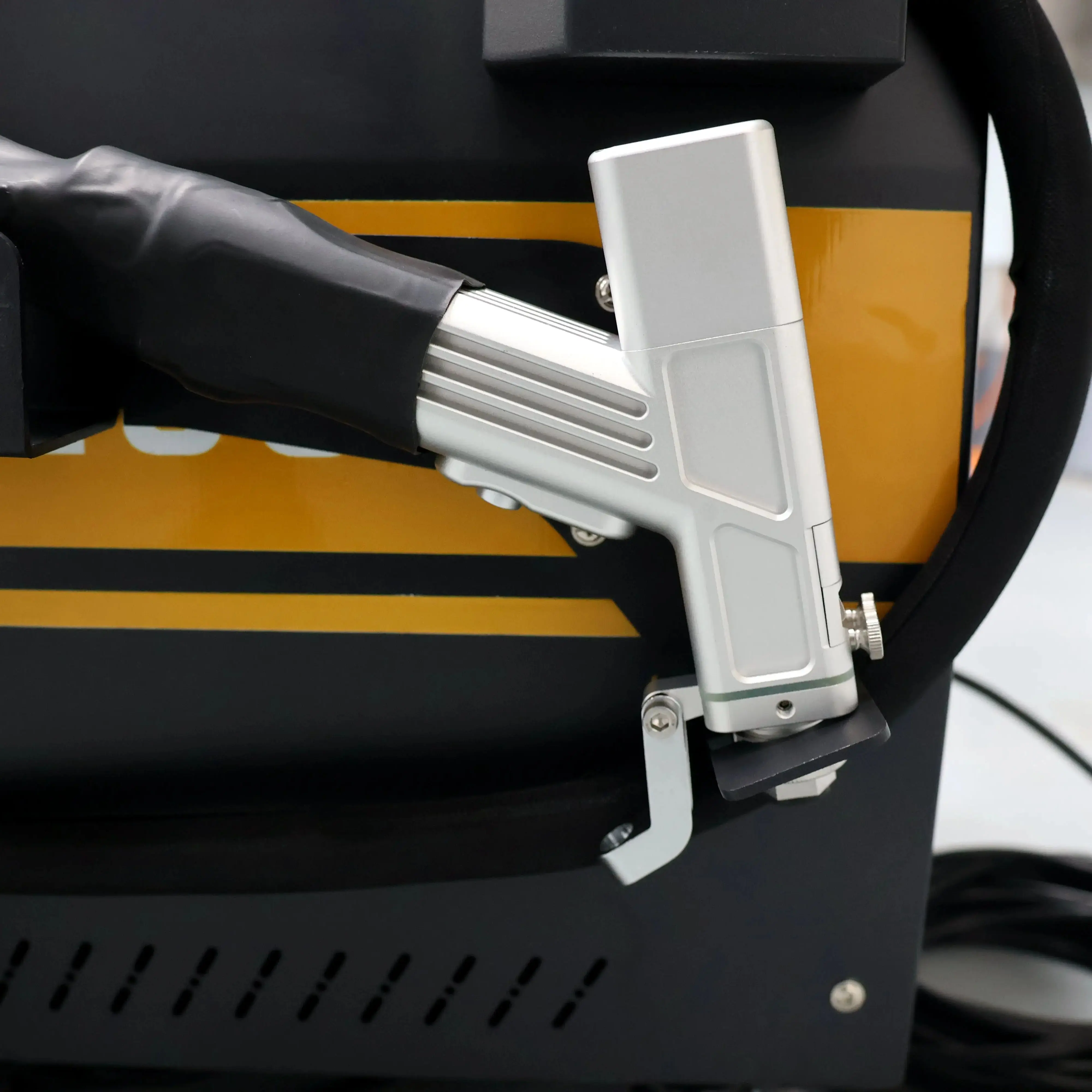 2000W Portable Air Cooled Laser Welding Cleaning Machine 4-in-1 Fiber Laser Welder Cleaner Cutter RZ2000H