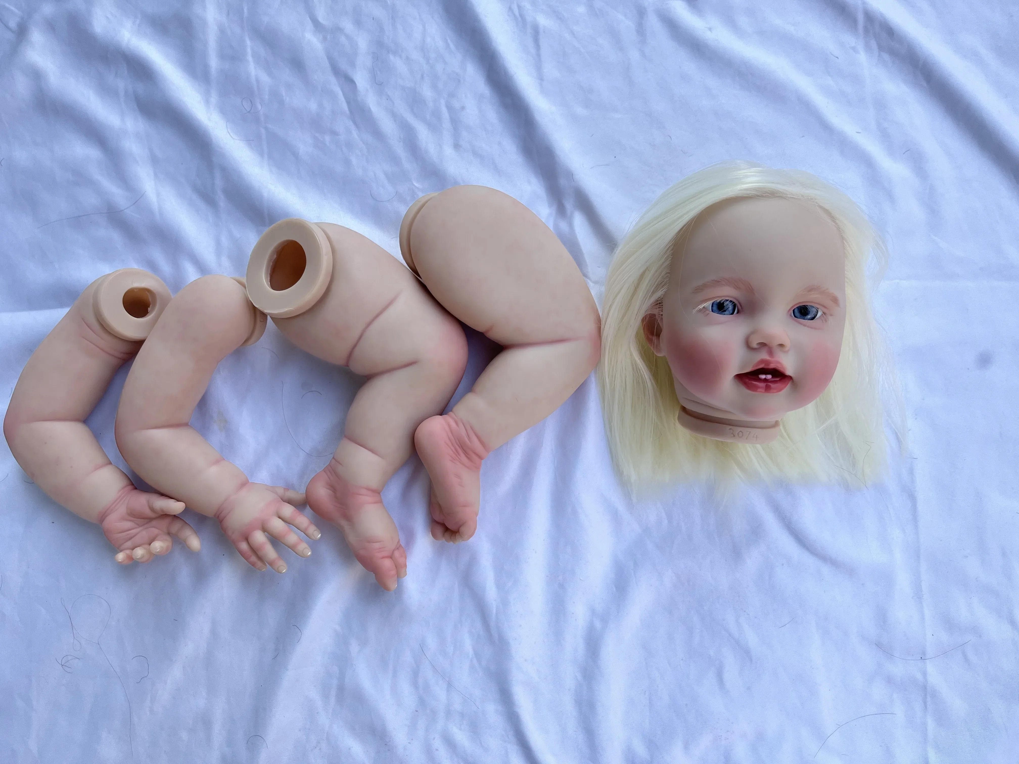 Aangepaste beperkte levering 24 inch herboren baby lottie met handgeworteld wit haar geschilderd kit DIY deel echte foto's