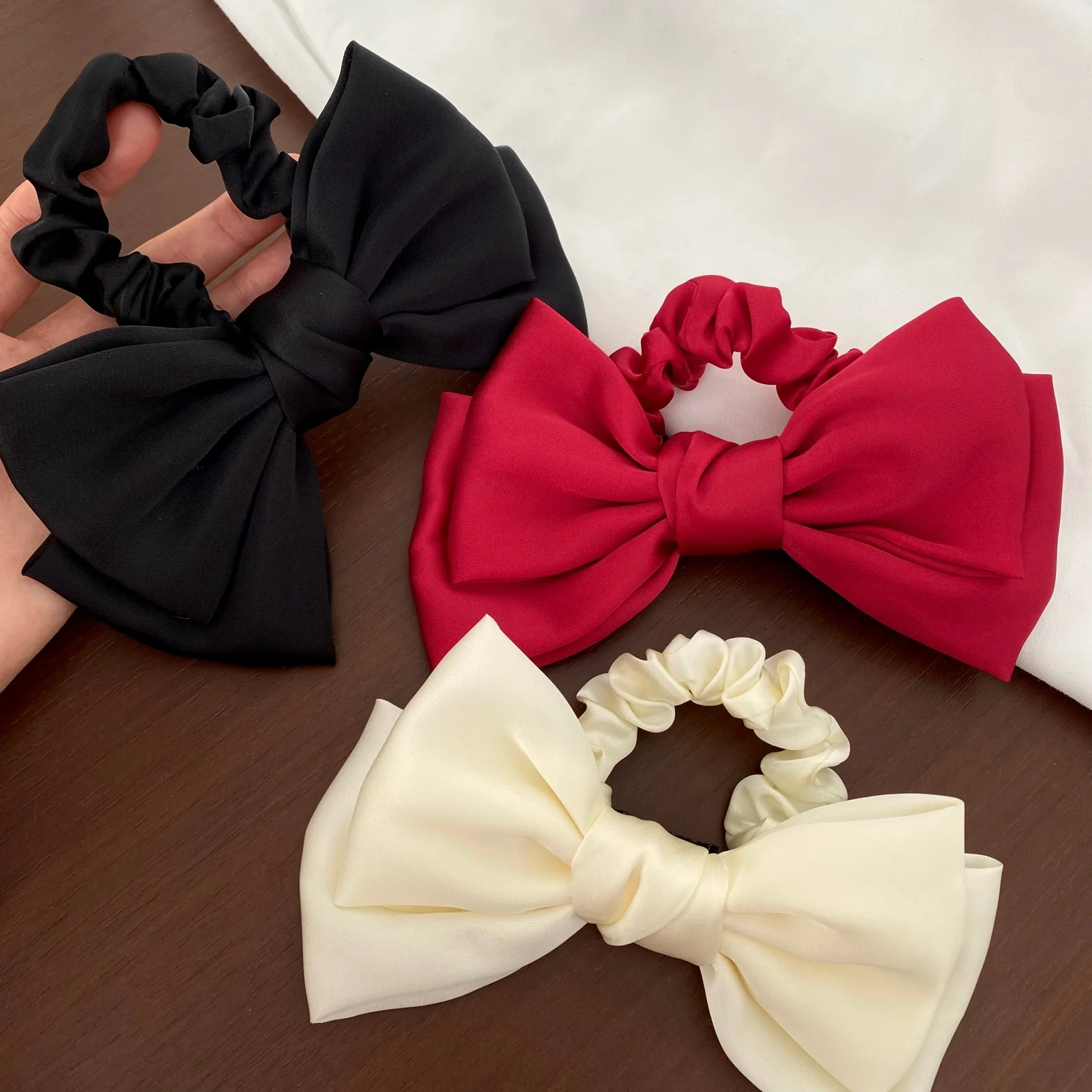 1PC Élastique à cheveux en satin uni avec nœud, style simple et tendance, pour queue de cheval quotidienne, accessoire capillaire pour jeune fille
