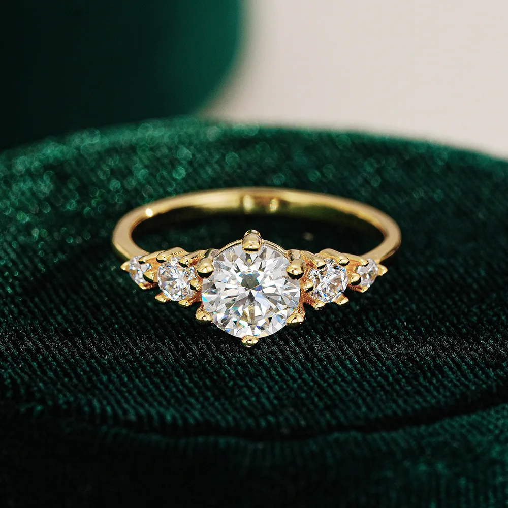 

French Style Light Luxury High-end Design 18K Gold Ring, Moissanite Women's Fashionable and Versatile Platinum PT950 Jewelry