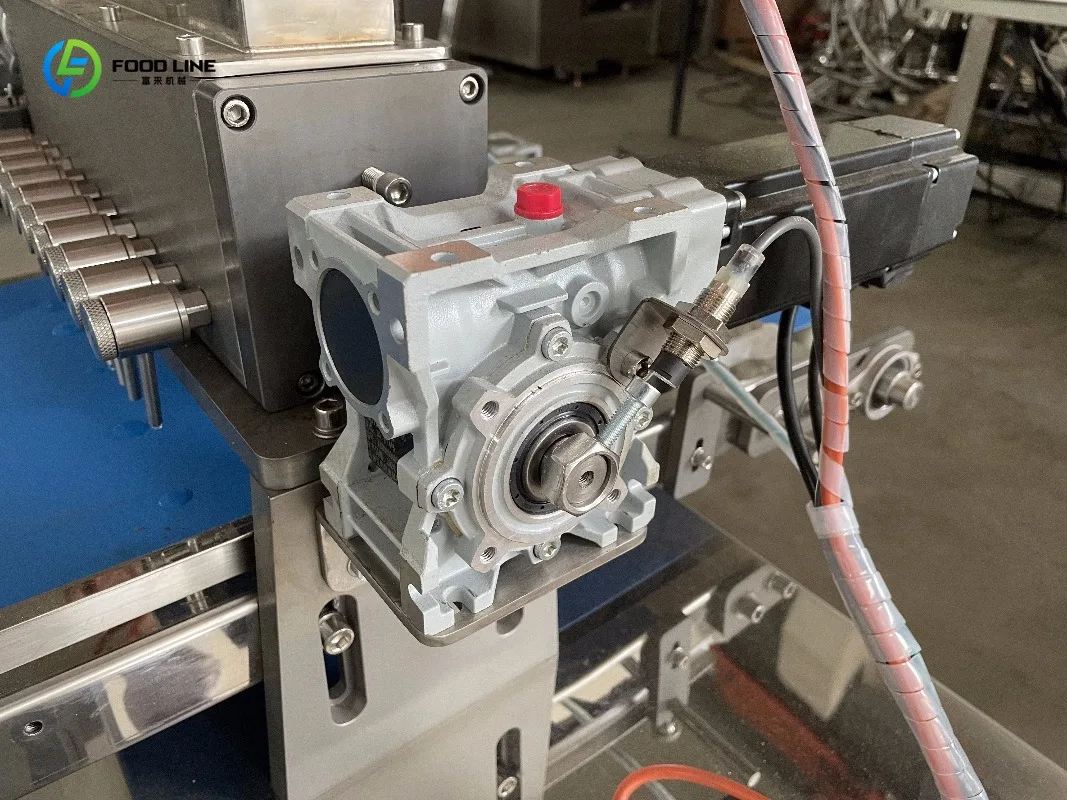 Máquina de depósitos de dulces de laboratorio multifunción para producción de dulces pequeños