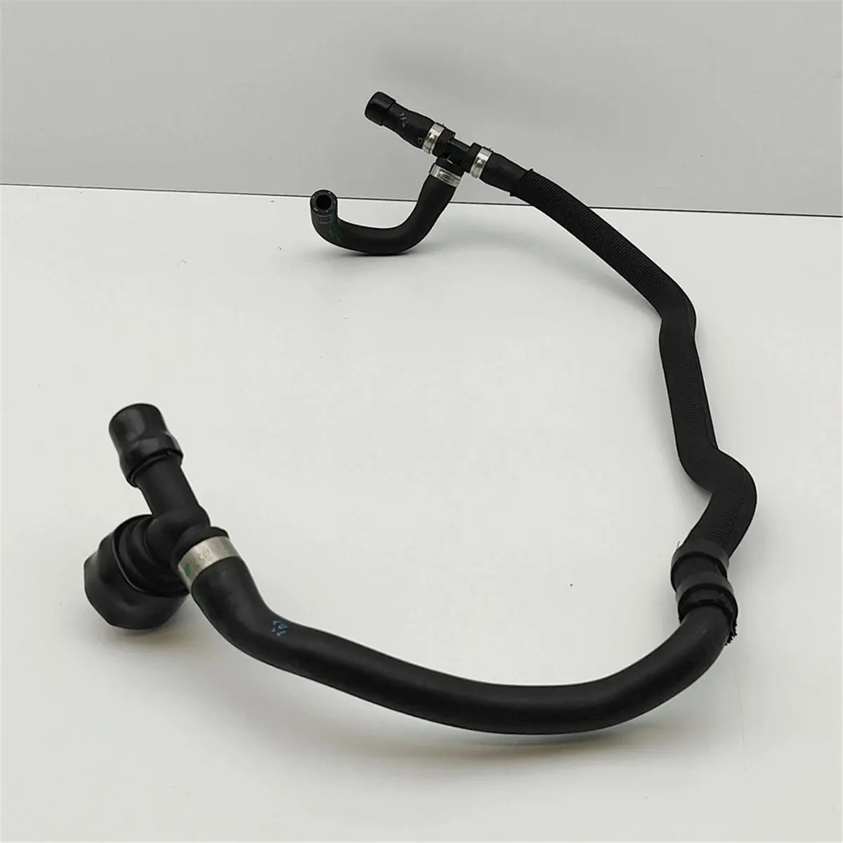 Tubo flessibile del liquido di raffreddamento AT29-motore 11537598341 Tubo di raffreddamento del radiatore per BMW X5 X6 E70 E71 X5M X6M 2008-2014