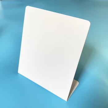 13,56 MHz leerer, weißer, anpassbarer NFC-Tap-Cards-Ständer NTAG216 888 Byte Social Media NFC Google Review Stand-Display