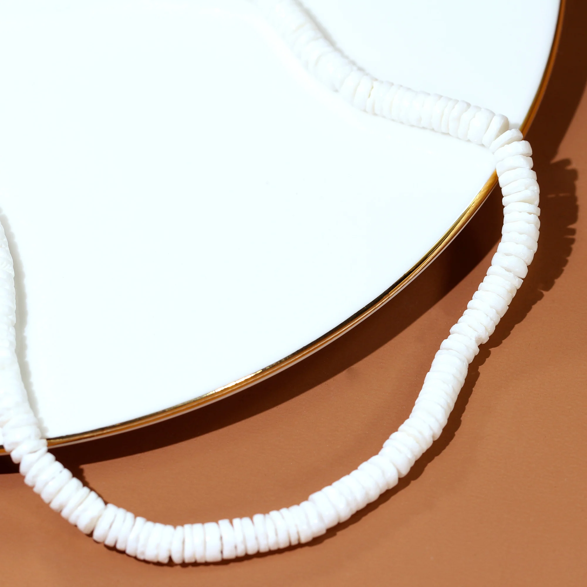 Bohemian Shell Chain Necklace White Hawaiian Beach SeaShell Choker Necklace Round Beads Womens Gift