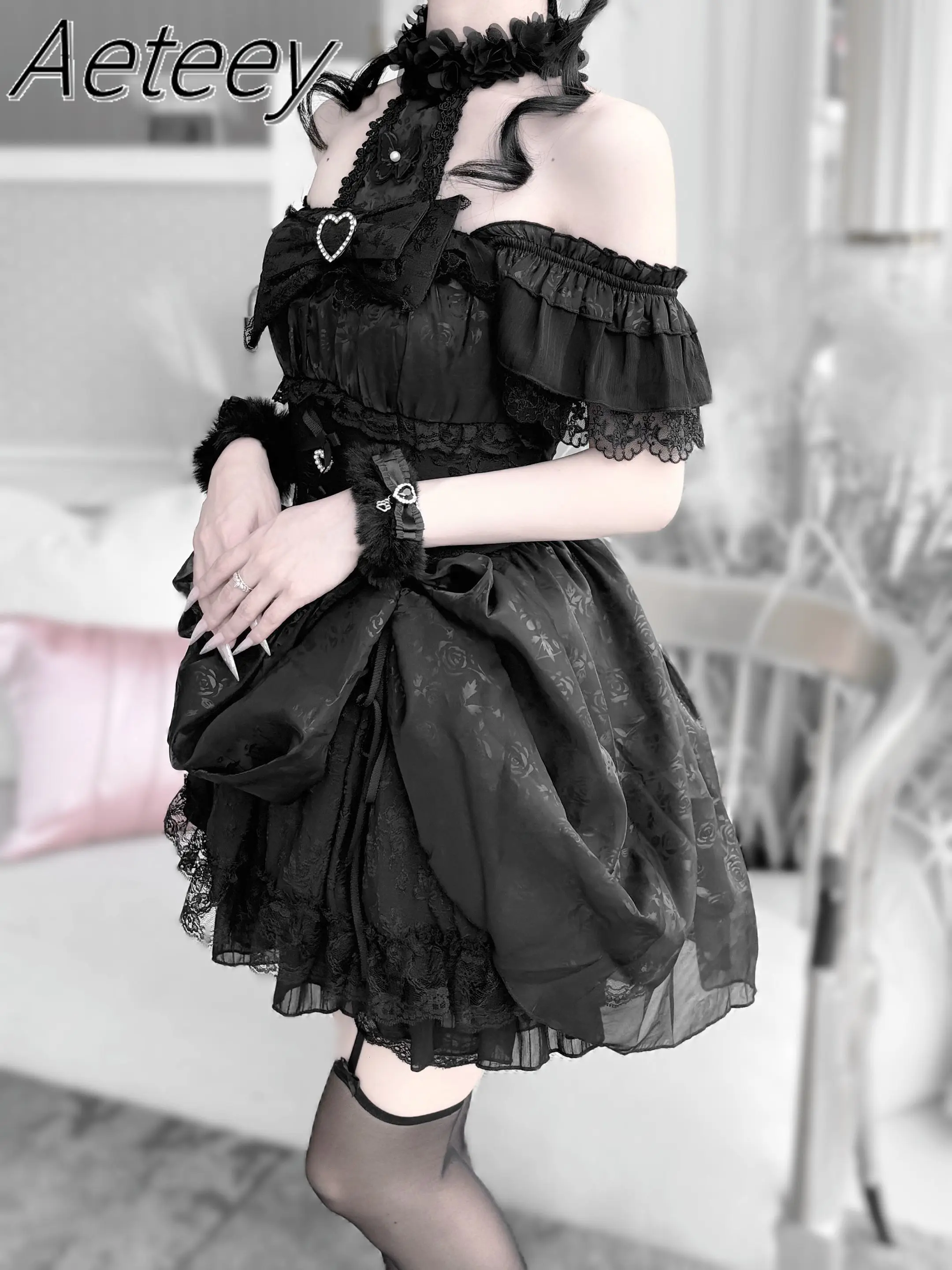 Sukienka damska w stylu japońskim, seksowna, podkreślająca dekolt, z efektem pendulum, czarno-biała, gotycka, cosplay, dla dziewczyn, produkcja masowa, oryginalny projekt.