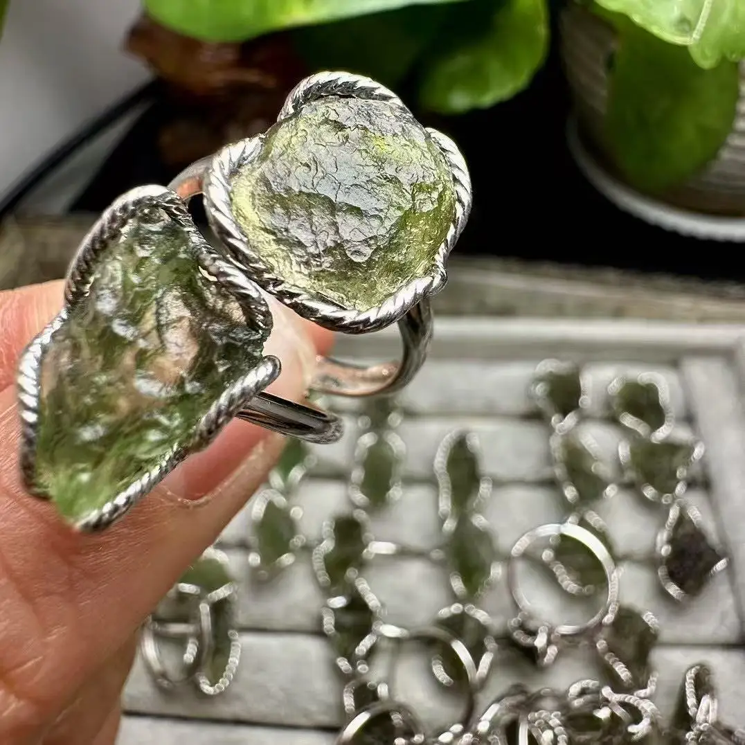 

Unit One Piece 925 Silver Natural Moldavite Crystal Stone Finger-rings For Meditation
