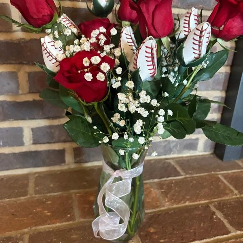 هدية زهور البيسبول الاصطناعية المصنوعة يدويًا من الجلد الوردي للكرة اللينة لعشاق الكرة اللينة وفريق التخرج