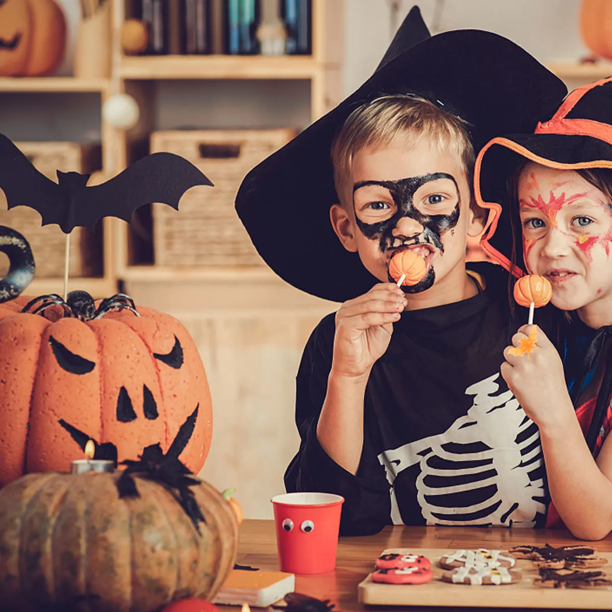 

50 шт., красочные пластиковые кольца на палец на Хэллоуин, вечерние наряды, аксессуары для пальцев, идеальный подарок на день рождения, приз