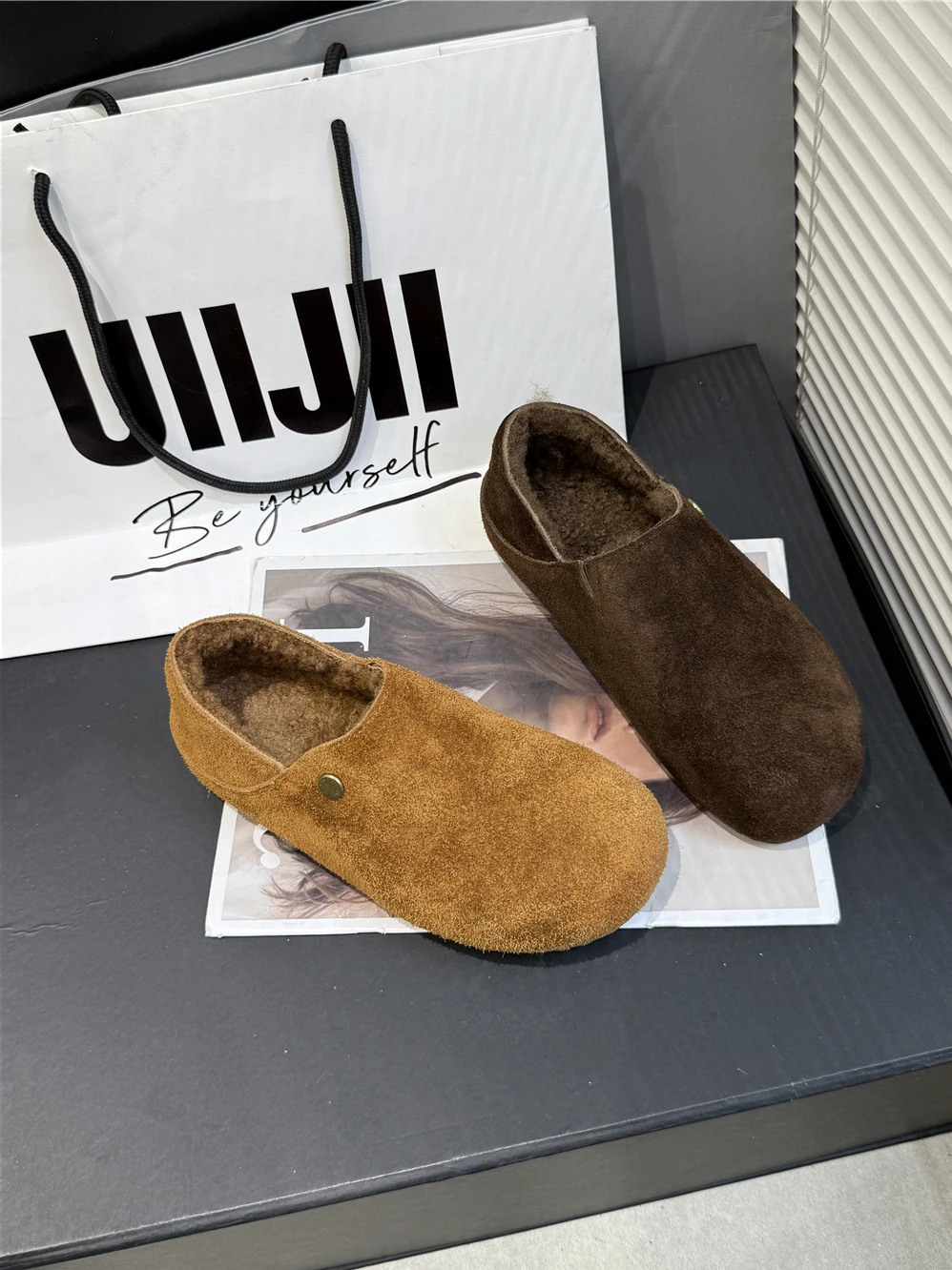 Lockige Flachschuhe aus Lammwollfell, Damen-Baumwollschuhe, warme Winter-Slipper, Damen-Loafer mit Gürtelschnalle, Woll-Mokasins, Damen-Fellstiefel. – Detail 19