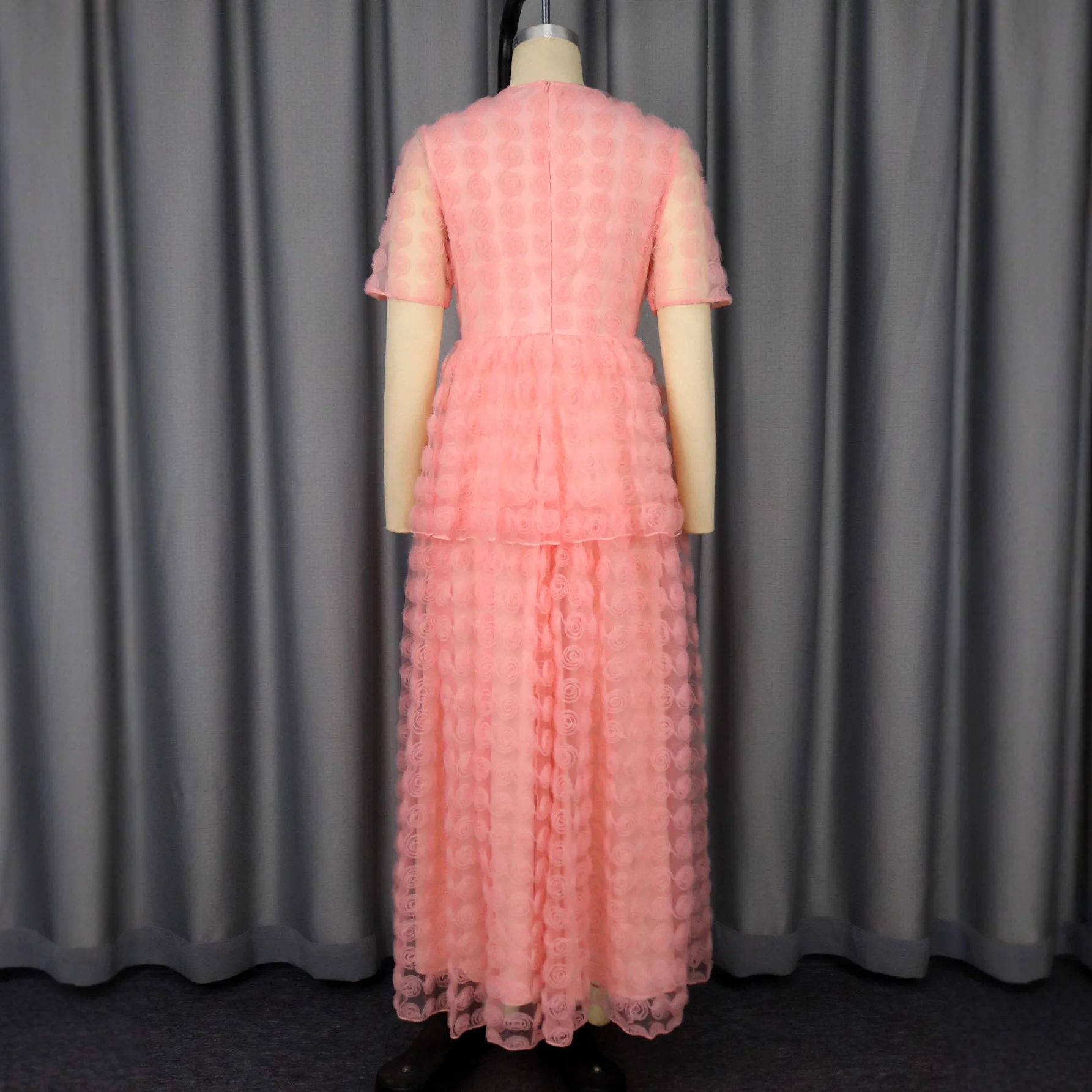 Nowa letnia, ekskluzywna, prześwitująca sukienka z okrągłym dekoltem, trójwymiarowymi wzorami z siateczki i eleganckie sukienki na przyjęcia.