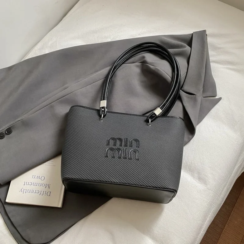 

High-End Women Crossbody Handbag With Detachable Strap For Formal Evening Events And Special Occasions