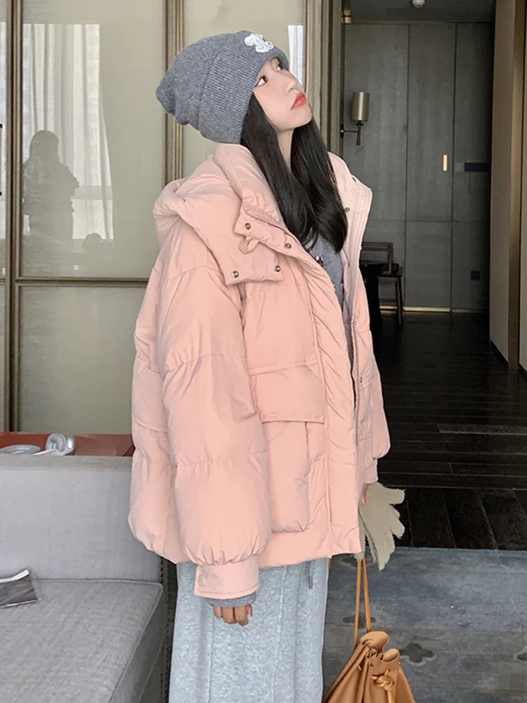 

2024 Winter Women Loose Pockets Duck Down Coat Female Stand Collar Single-Breasted Puffer Jacket Casual Loose Hooded Parkas T44