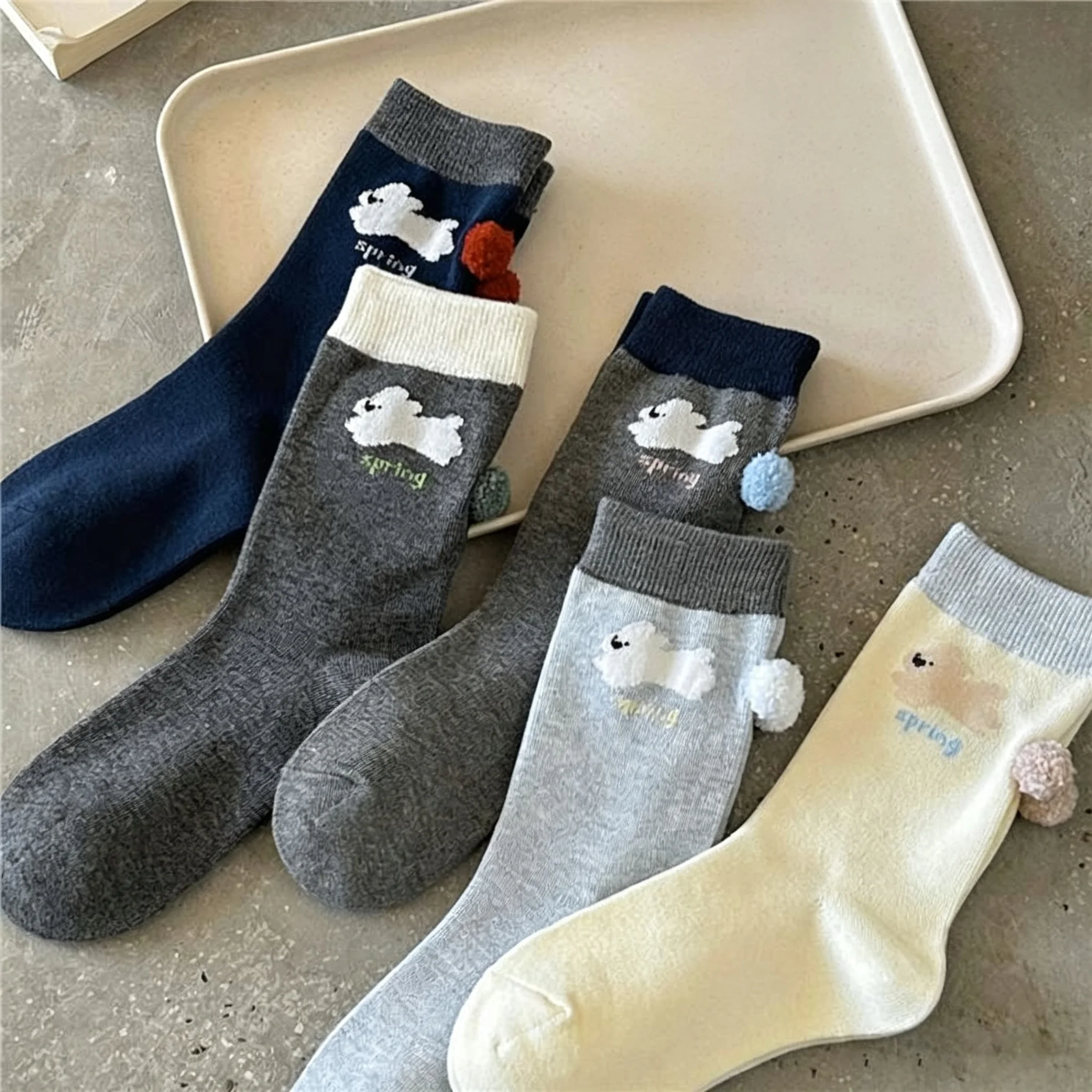 Dreamlikelin 5Pairs/Pack Autumn Winter Women Socks Cute Cartoon White & Gray Slouch Socks, Girls Middle Tube Socks