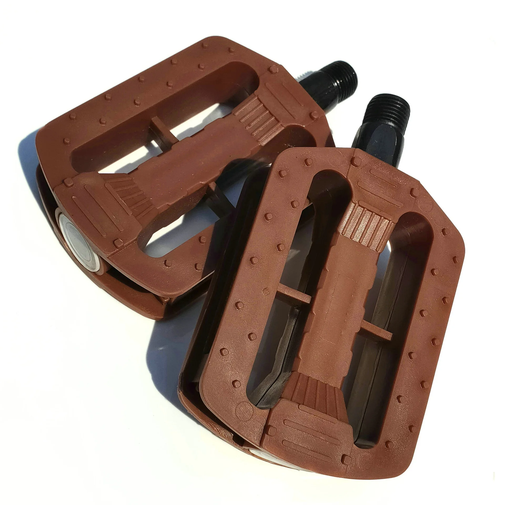 FREE- Bicycle Pedal Plastic Material Retro Pedals  Brown Gray Without Beads Ordinary Plastic Pedal 1 Pair Q1069