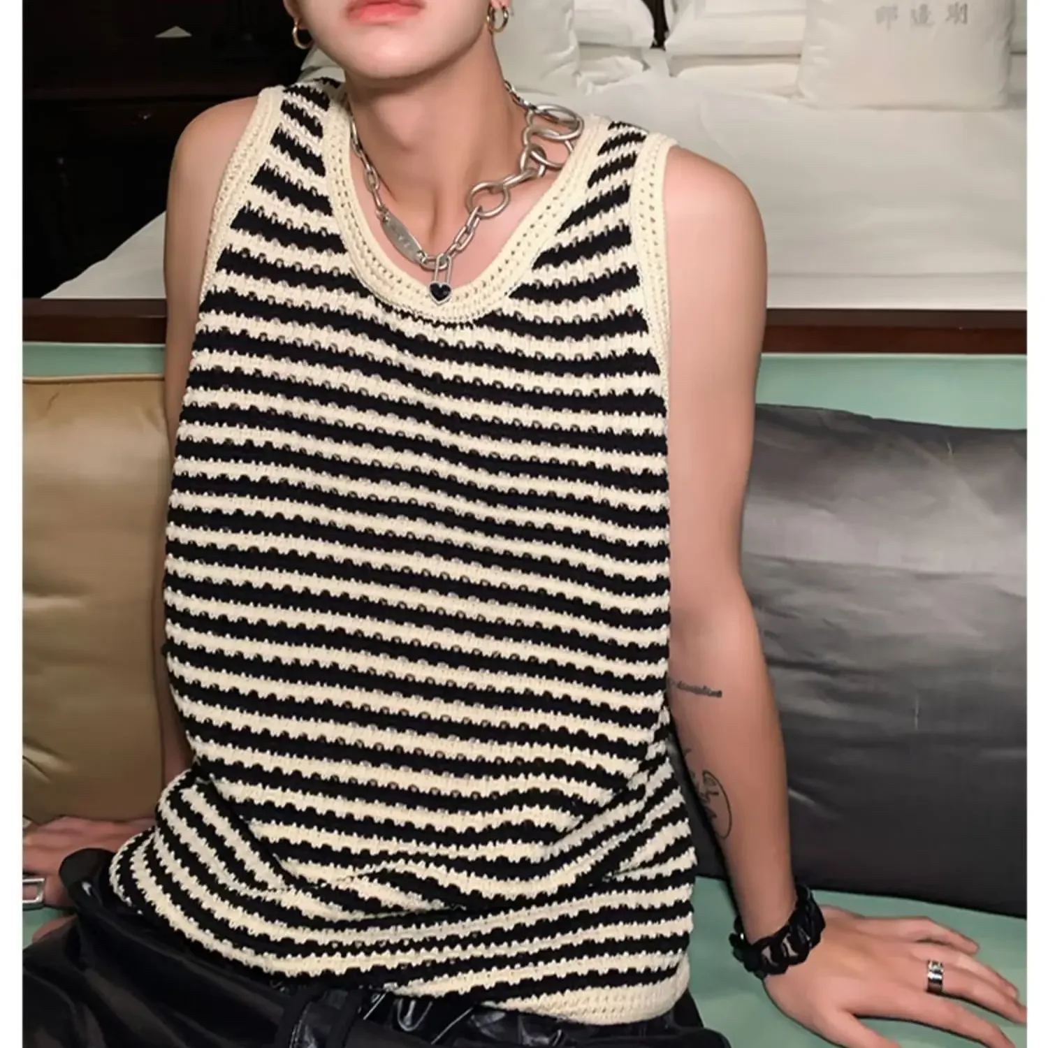 New Black and White Striped Hollow Mens Sweater Vest Casual Loose Sleeveless Houndstooth Harajuku Spaghetti Straps Sweater Vest