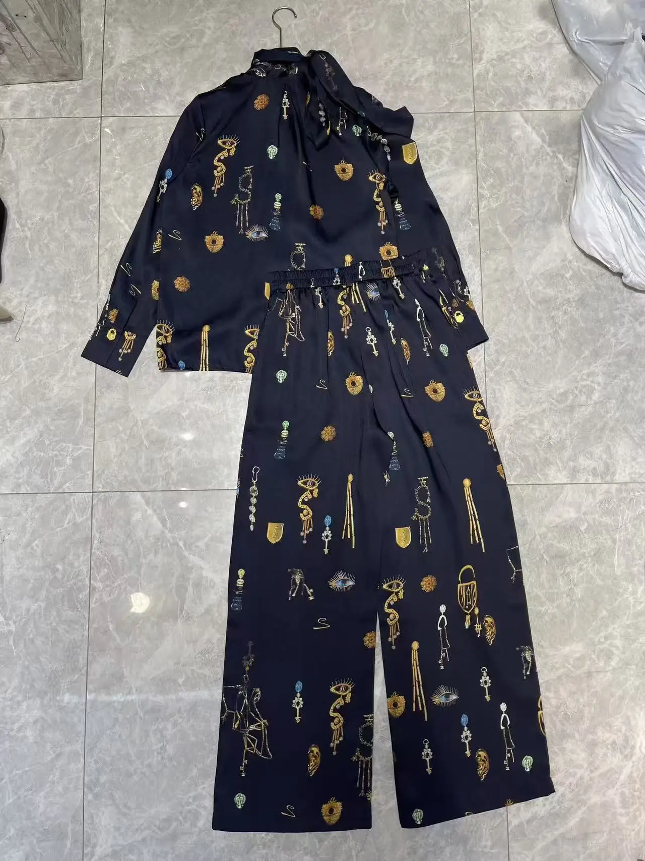 High Street 2pcs Set Women's Metal Buckle Decorative Printed Lace Up Shirt+printed Pants Casual Two-piece Set