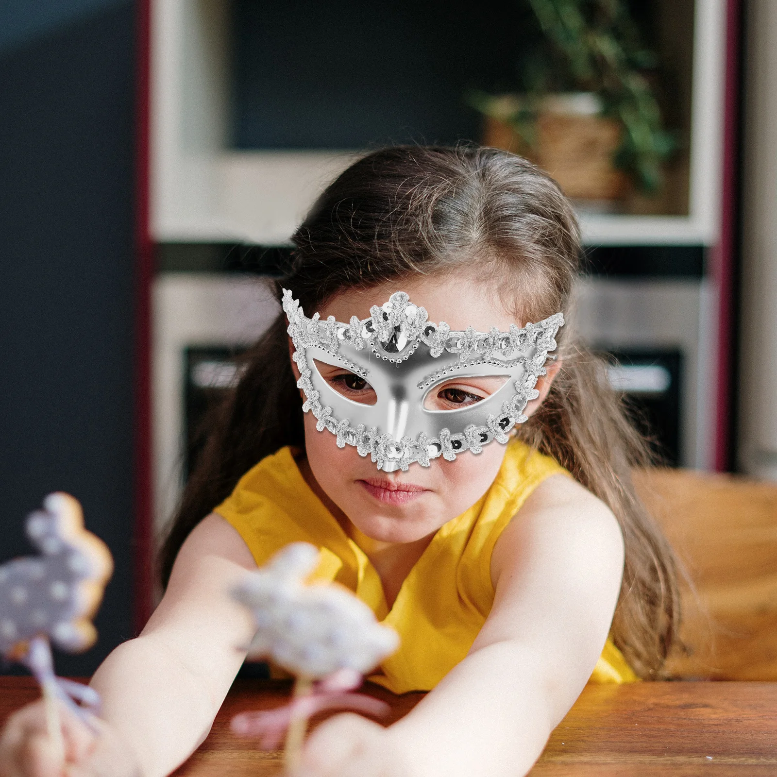 

4Pcs Children's Masquerade Half-Face Mask Stylish Cosplay Party Performance Halloween Stage Decor Masquerade Mask