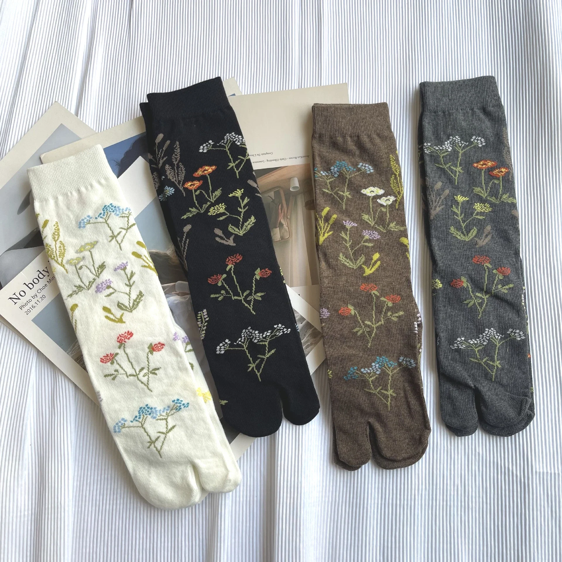 Eleganckie Retro śliczne czesane bawełniane skarpetki damskie z rozcięciem na palcach roślinne kwiatowe wzory miękkie dwupalcowe japońskie Harajuku damskie Tabi Sox