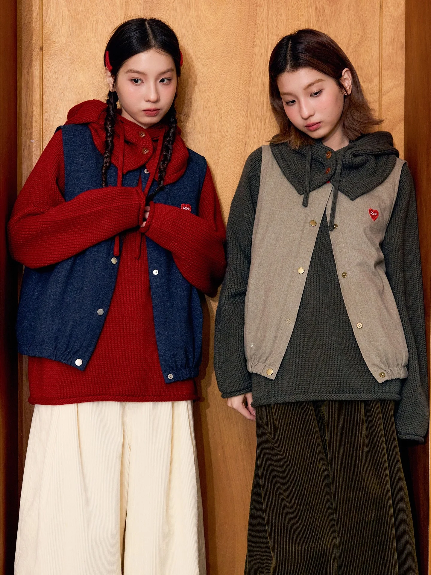 

Двусторонняя хлопковая жилетка с вышивкой: олень на плече и летящая птица, маленький А-образный силуэт, красные пуговицы, теплая, 7304