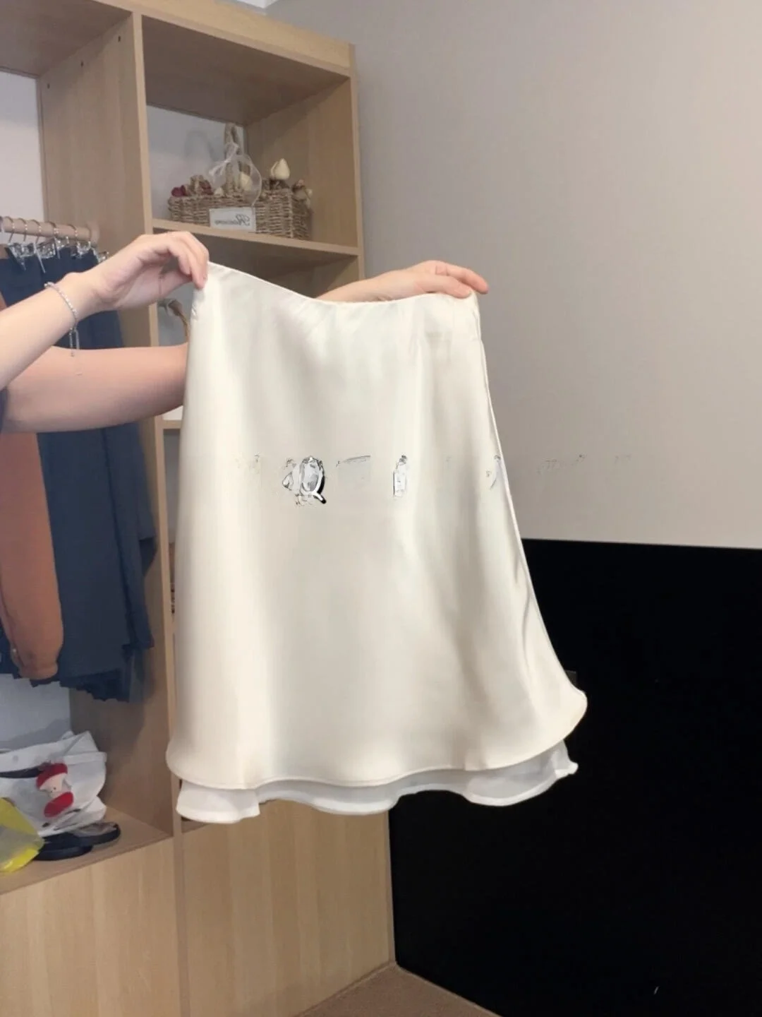 

Юбка-полусолнце с высокой талией и эффектом «рыбий хвост» для женщин, летняя новинка, утягивающая, из атласного ацетата, короткая, в французском стиле, повседневная