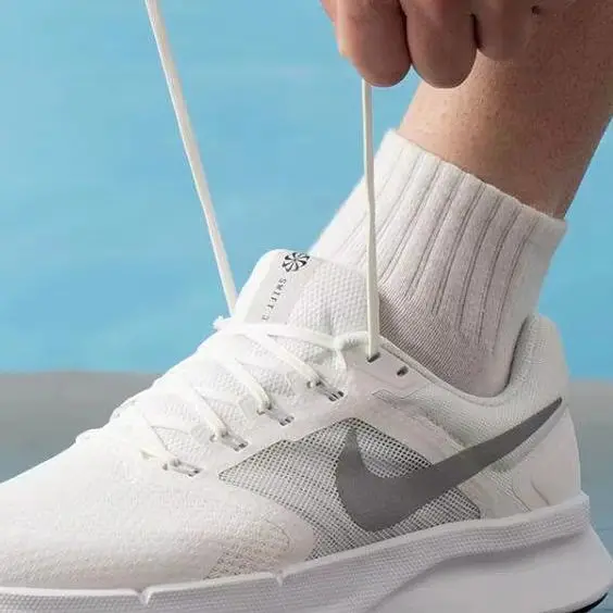 Nike Mens Running Shoe DR2695-122 Summit White Metallic Silver White Black Dust Photon Purple Toe Box Mesh Eyestay Rear Te