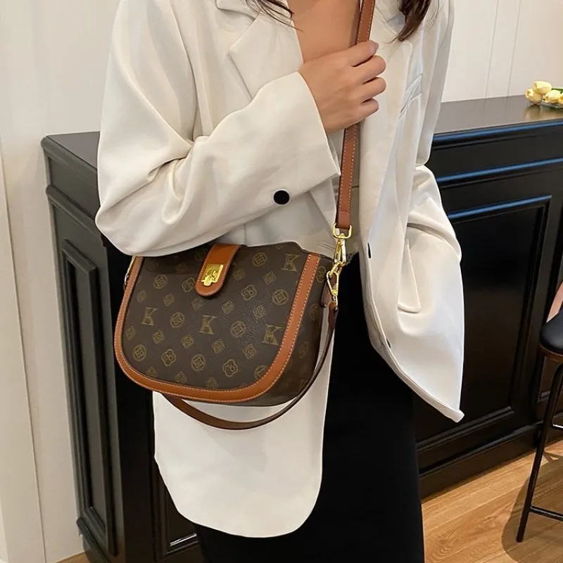 حقيبة يد أنيقة فاخرة للحفاضات حقيبة يد حمل خطوط الأعمال Crossbody رائعة أنيقة متطورة أنيقة عملية 2025 حديثة