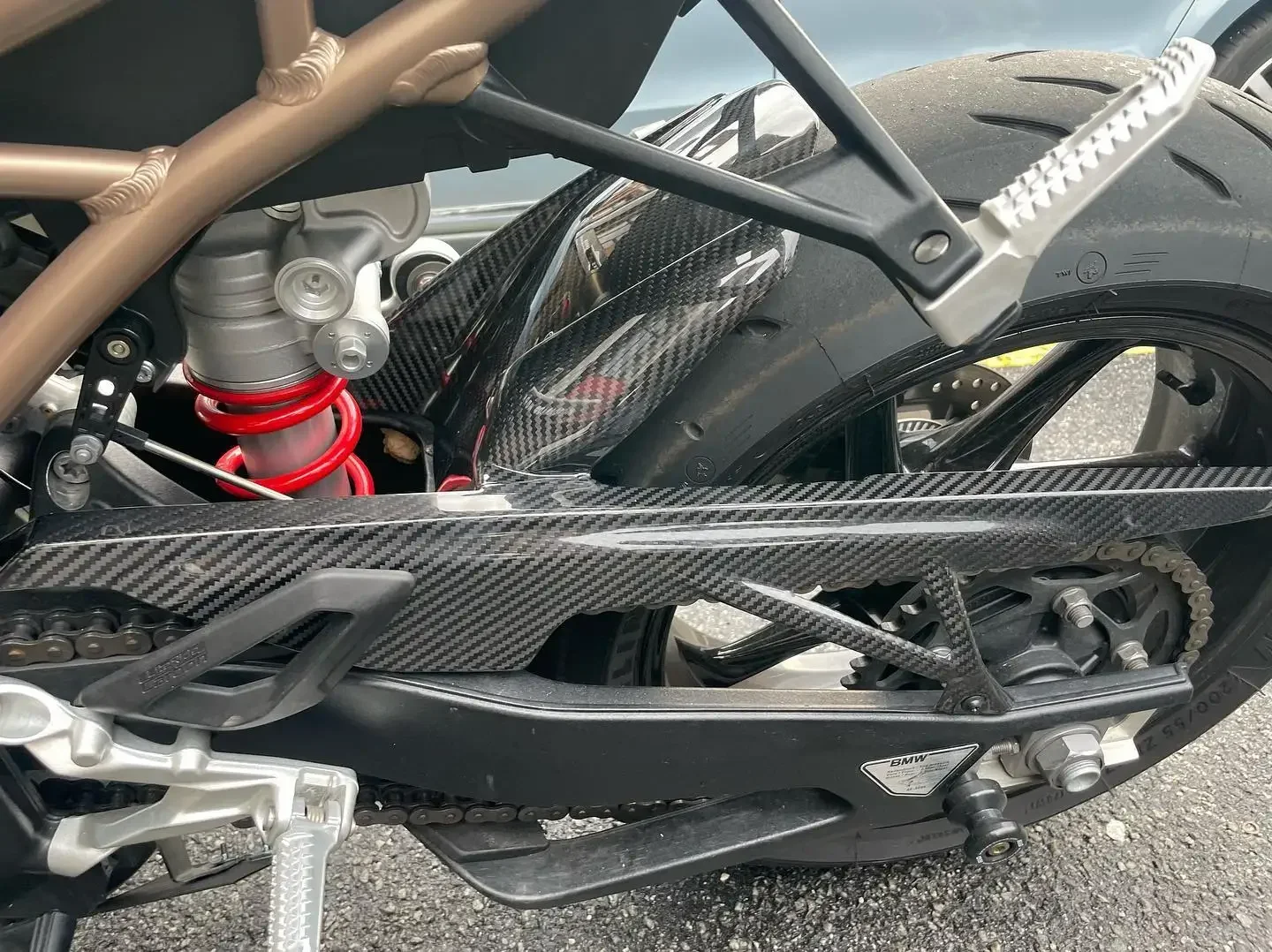 For BMW BMW S1000RR 2019-2025 M1000RR 2020-2025 S1000R 2021-2025 M1000R 2023-2025 100% Carbon Fiber Rear hugger with chain guard