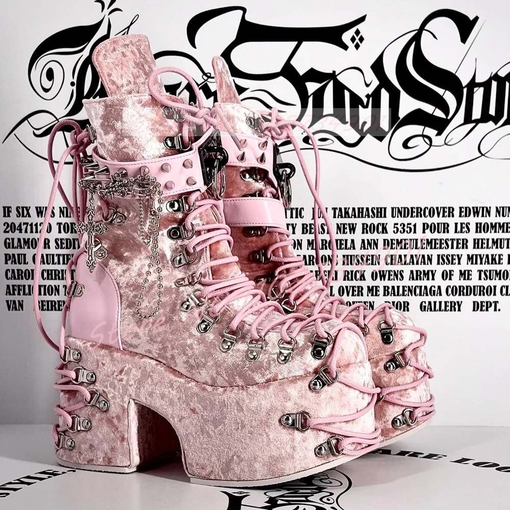 

Розовые бархатные ботинки на платформе с пряжкой и ремешком, женские туфли с заклепками и перекрестной завязкой, с круглым носком, обувь в стиле Лолиты на блочном каблуке, женские милые элегантные ботинки