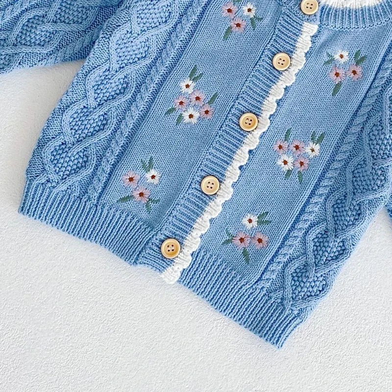 New autumn baby clothing, 0-3 year old baby girl baby flower embroidered jacket top versatile cotton knit cardigan