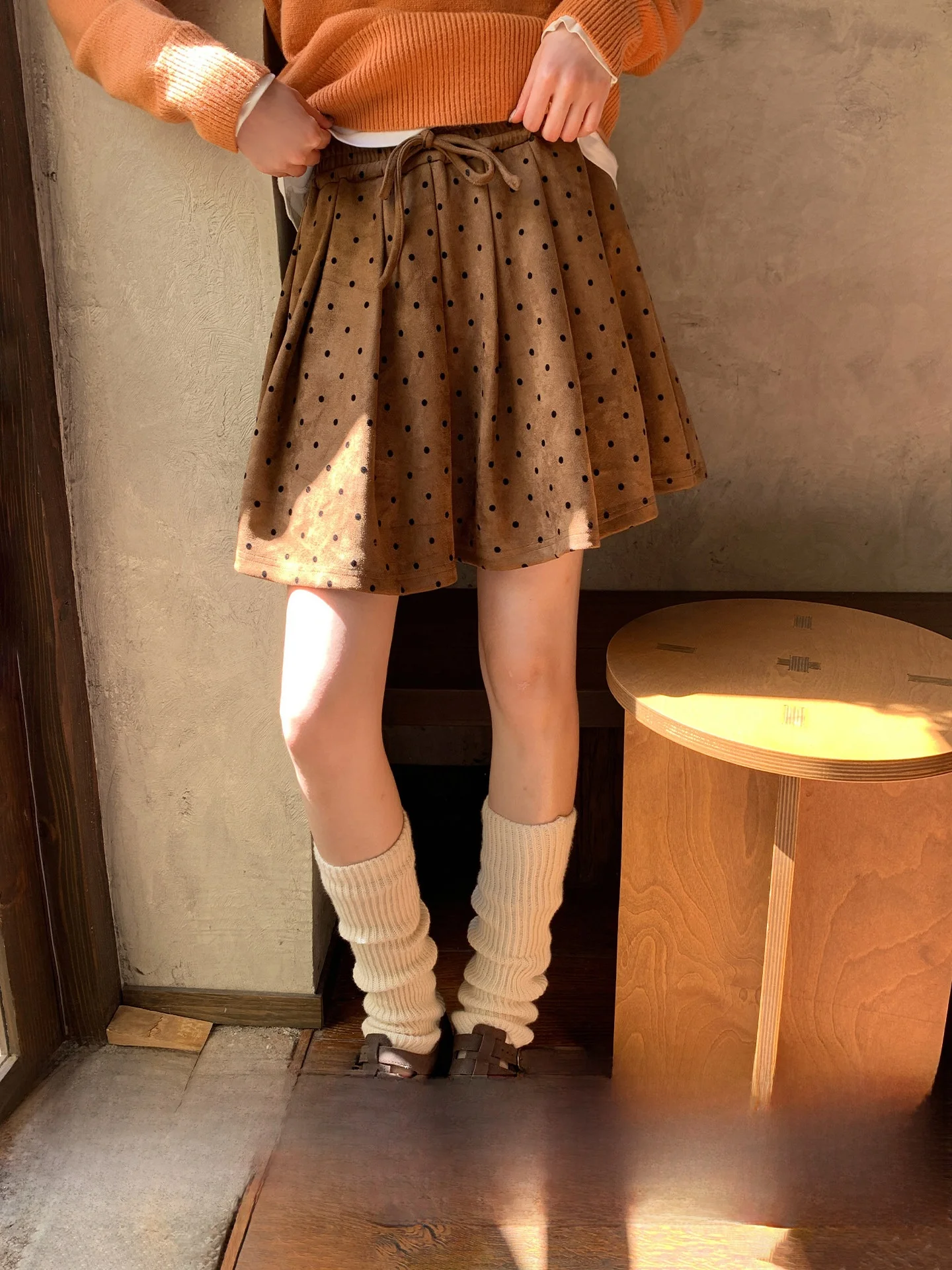 

Женская осенняя юбка с высокой талией из корейского бархата в горошек, прямого кроя, А-силуэт, короткая