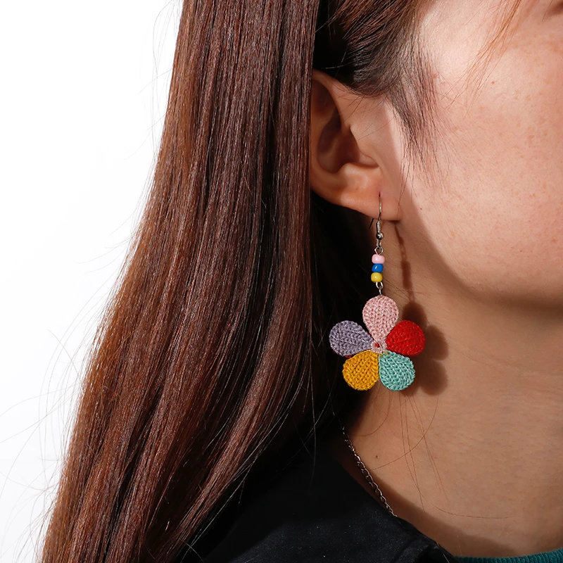 Aihua Niedliche gehäkelte Blumen-Ohrringe für Frauen und Mädchen, handgefertigt, Schmetterling, Schleife, flauschige Kugel-Ohrringe, Geburtstagsfeier, Schmuck, Geschenke – Detail 9