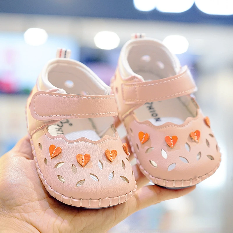 Chaussures respirantes à semelle souple coordonnante pour bébé, souliers pour enfant, nouveau-né, mignon, amour, printemps, été