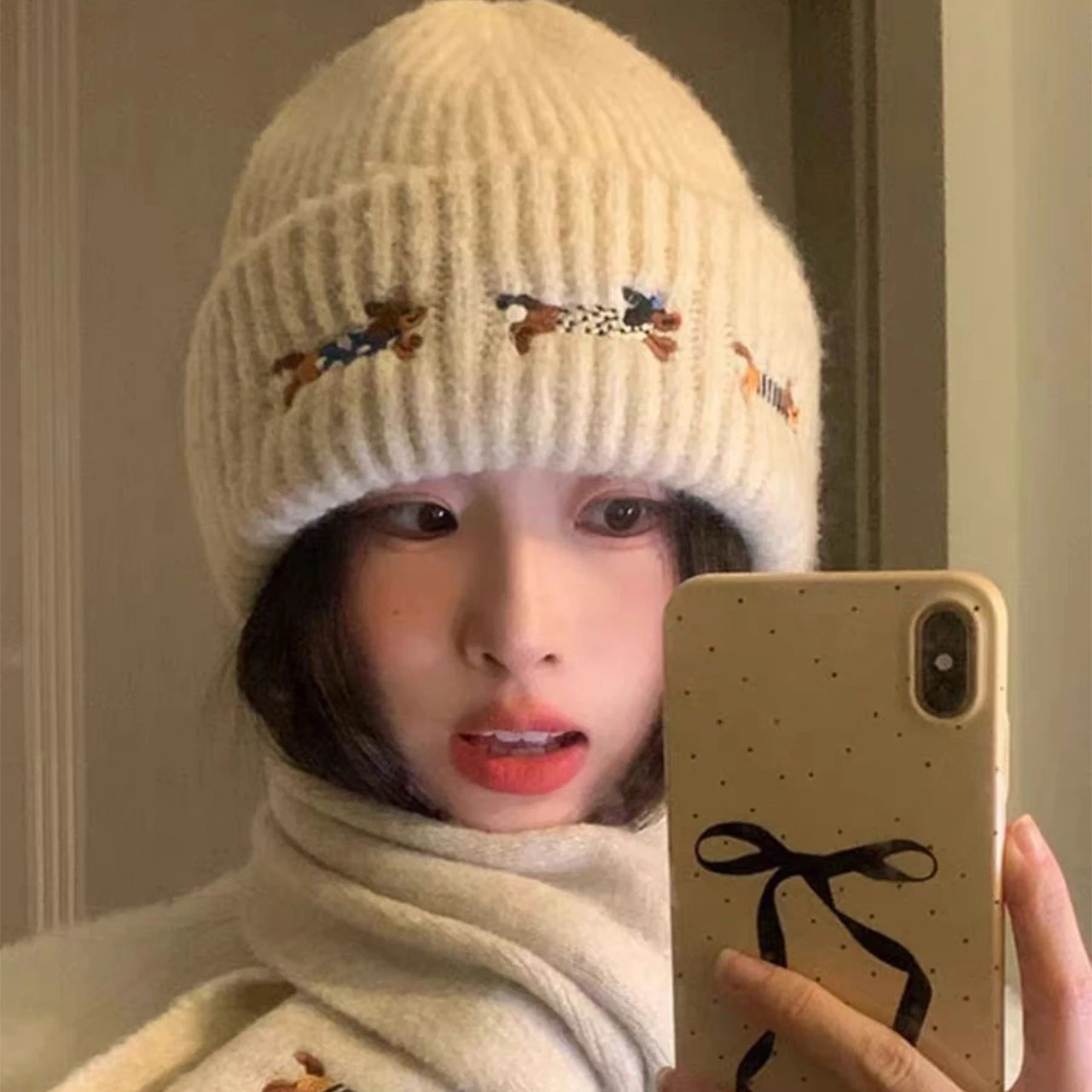 Gorro bordado con perro bonito para mujer, gorro cálido de punto grueso para invierno, gorro de ganchillo con protección para los oídos antifrío a prueba de viento para mujer