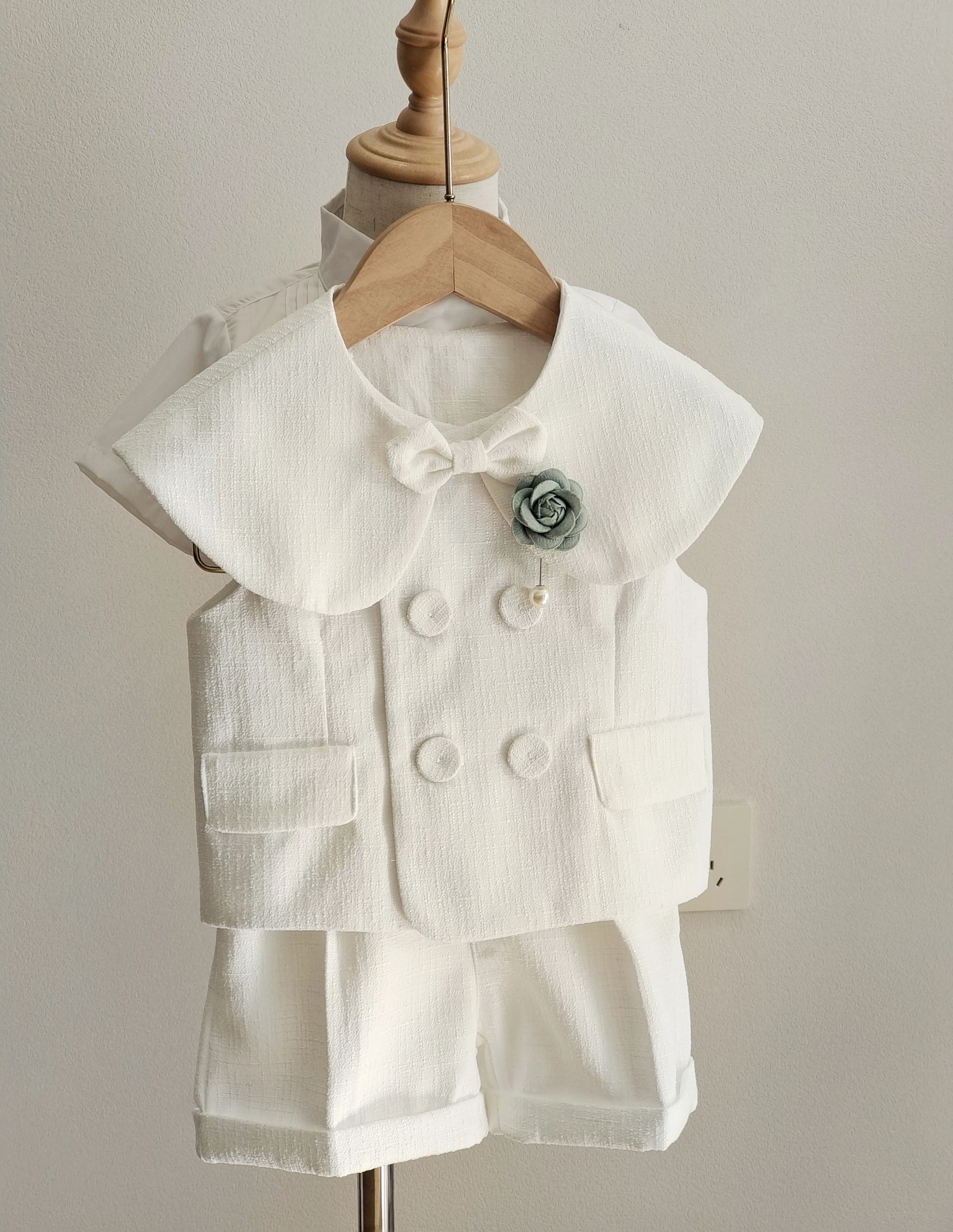 Premium Kleinkind Jungen Weißer Anzug 4-teiliges Westen-Set Kinder Tauf- und Christening-Outfit Hochzeit Geburtstag Ringträger Gentleman-Kostüm – Detail 5